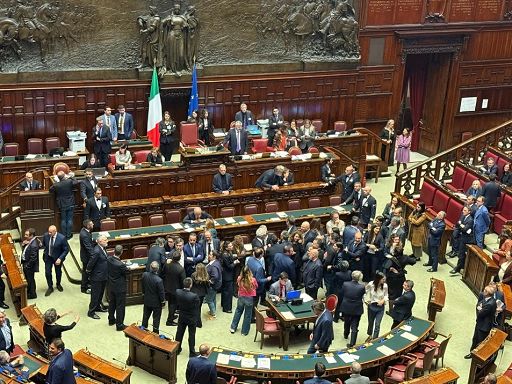 Scontro alla Camera su Dl sicurezza. Opposizioni: “Incostituzionale”