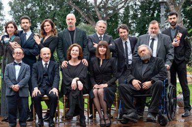 Cinema, svelato il cast di “Un tranquillo funerale di famiglia”