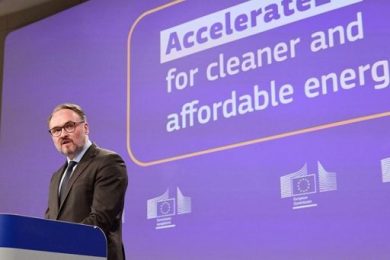Energia, le raccomandazioni della Commissione Ue contro la crisi