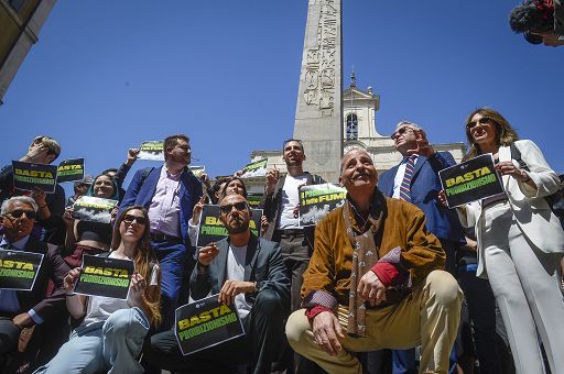 Governo incassa fiducia su dl sicurezza, da venerdì palla a Colle con correttivo