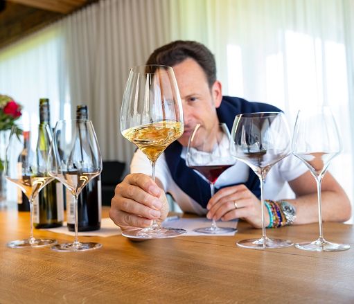 Vino, Riedel celebra 270 anni con la linea “Manufaktur Vitis”