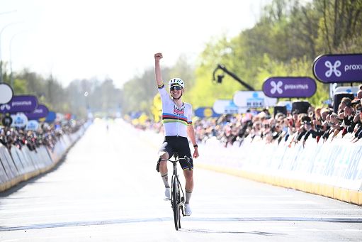 Cilsimo, Pogacar cala il poker alla Liegi davanti a Seixas