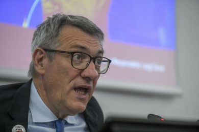 Lavoro, Landini: non un euro per i lavoratori, è singolare