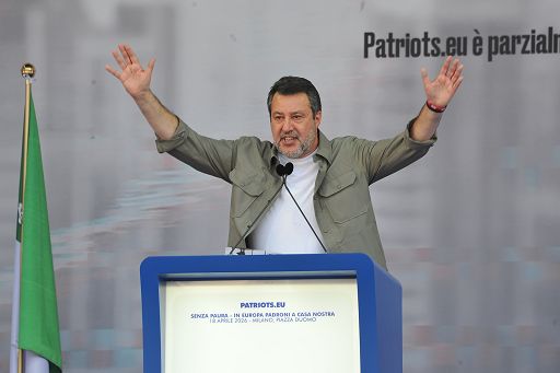 Salvini motiva i suoi: possiamo vincere, serve legge con premio