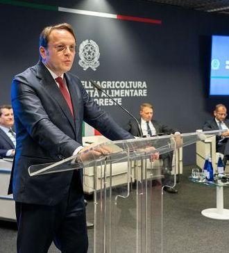 Varhelyi: Ue farà tutto il possibile a tutela sicurezza alimentare