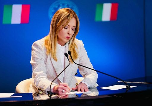 Carburanti, Meloni: taglio accise concentrato su gasolio