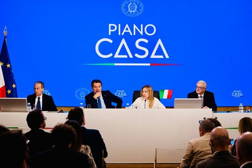 Scontro Salvini-Giuli in Cdm, poi ok a Piano Casa. Meloni: tema ci sta a cuore