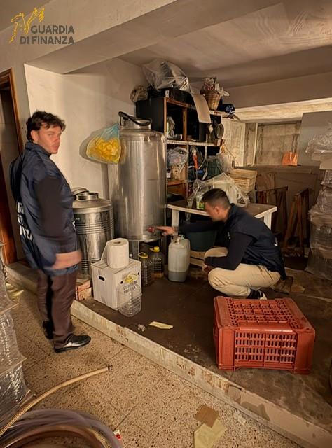 VIDEO – Cantina totalmente abusiva nell’Agrigentino: scatta la chiusura e il sequestro di 8.000 litri di vino