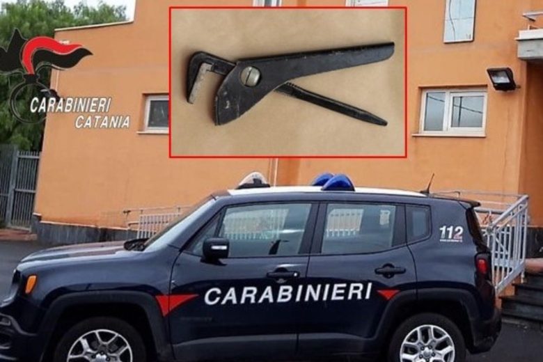 Una lite tra automobilisti finisce tra sangue e denunce nel Catanese: fermato un 20enne
