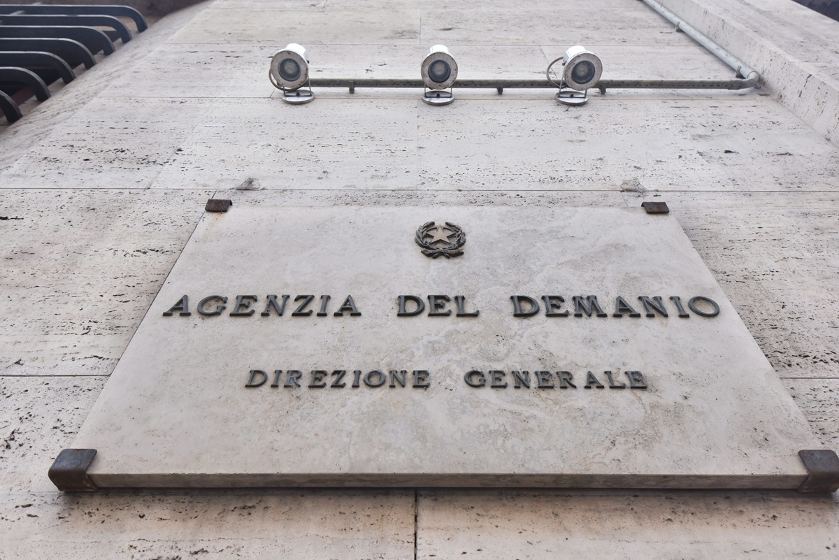 L’Agenzia del Demanio alla ricerca di impiegati amministrativi: requisiti, contratto e domanda