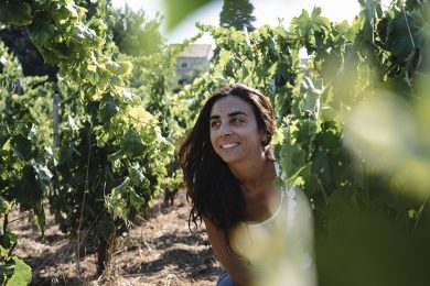 Arianna Occhipinti, voce del Frappato: dalle radici calcaree un vino identitario