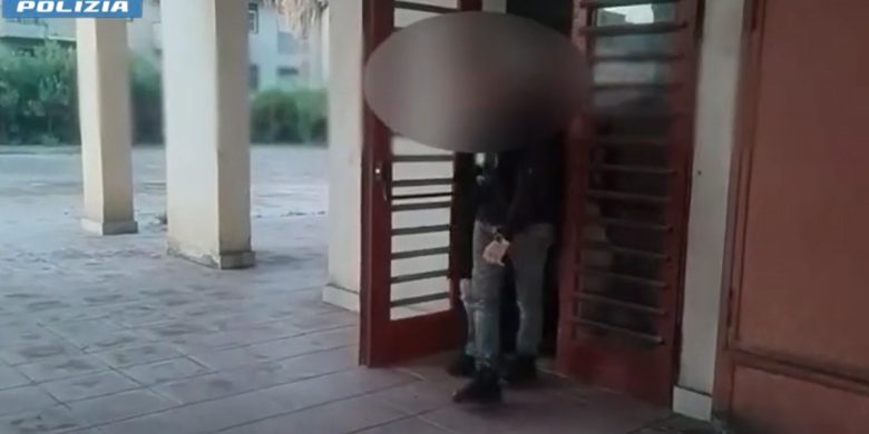 VIDEO | L’arresto di un ex dirigente di Polizia Penitenziaria a Catania