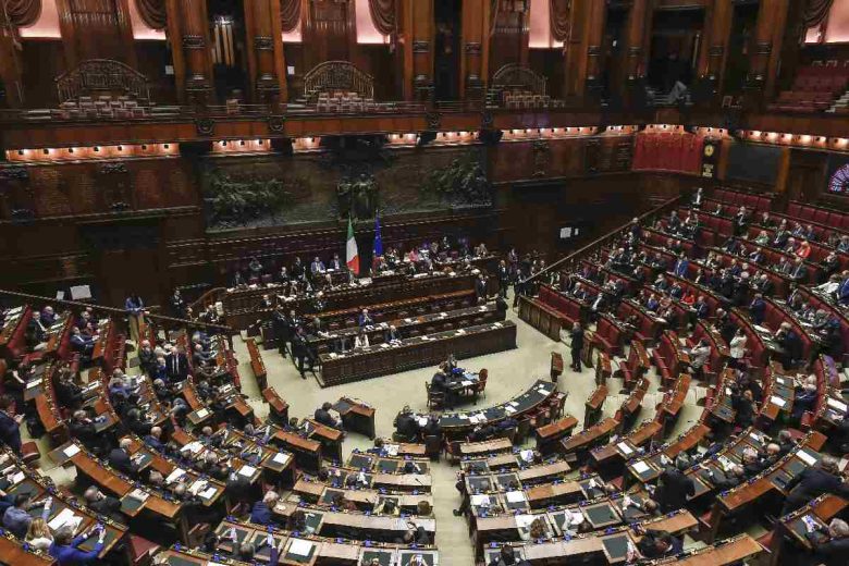 Approvato il decreto Sicurezza, ecco gli interventi della legge. E l’opposizione canta in aula Bella ciao
