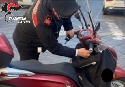 Catania, pregiudicato ai domiciliari arrestato per evasione e possesso di grimaldelli e dispositivo per la messa a moto di autovetture