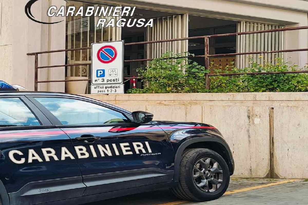 Voleva i soldi per la droga: picchiava e maltrattava i genitori anziani, arrestato a Pozzallo