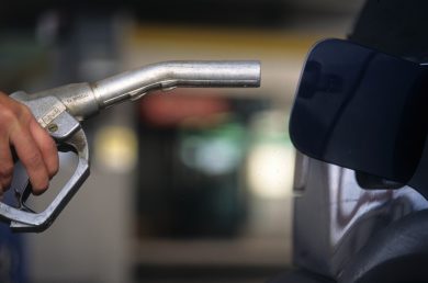 Carburanti, benzina a 1,74 e diesel oltre i 2.00 al self: i prezzi di oggi