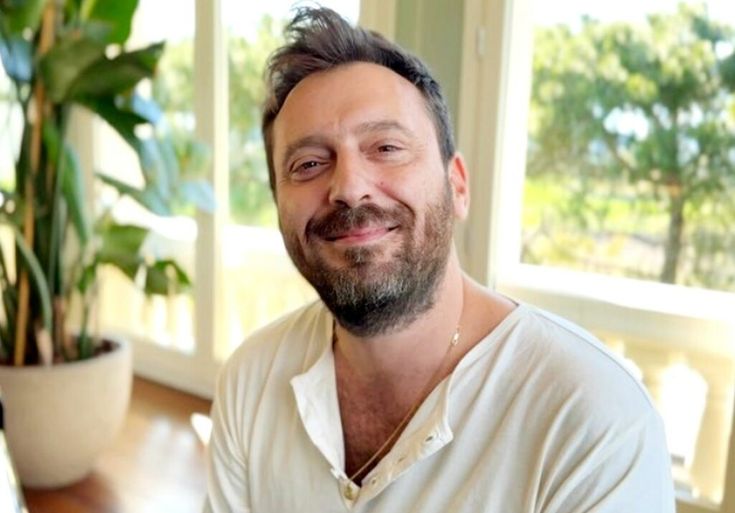 Musica, Cesare Cremonini spaventa i fan: “Sono altrove, la vita è capace di distruggerti”