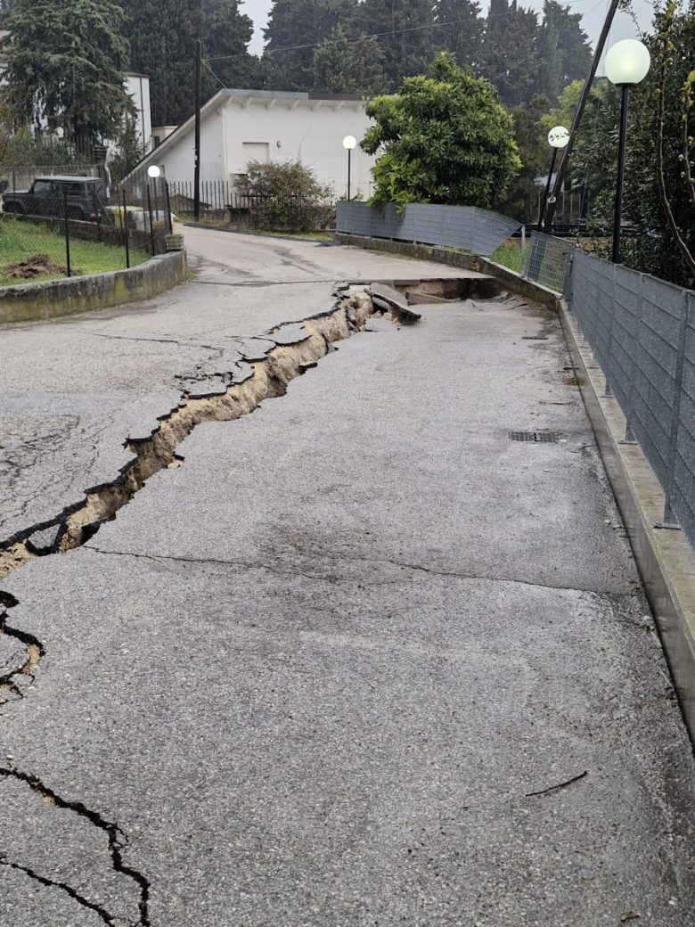 Abruzzo flagellato dal maltempo: frana rompe condotta idrica, 15 Comuni a secco