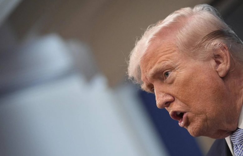 Trump incalza ancora Papa Leone: “È lui che si sbaglia, non devo scusarmi”