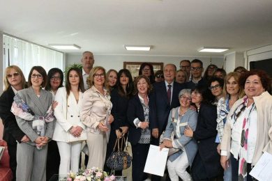 Stabilizzazione Asu, firmati i primi contratti alla SaS. Schifani: “Stop al precariato”