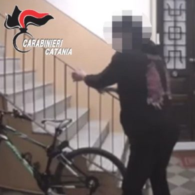 Catania: incredibile furto di bici sotto le telecamere, denunciato un 27enne