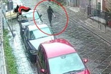 Catania, ruba pluviale in rame dal muro della biblioteca: denunciato