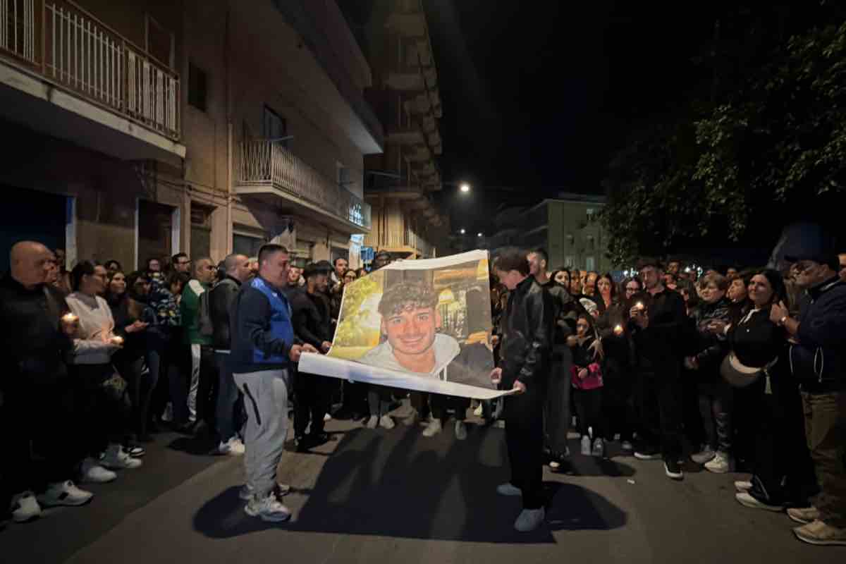 Una fiaccolata per ricordare Gabriele Vaccaro: Favara e Pavia unite in un grande abbraccio