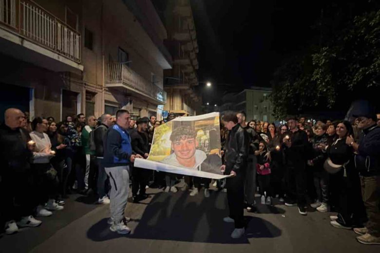 Una fiaccolata per ricordare Gabriele Vaccaro: Favara e Pavia unite in un grande abbraccio