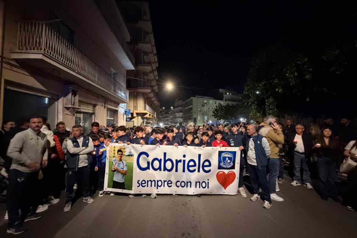 Una fiaccolata per ricordare Gabriele Vaccaro: Favara e Pavia unite in un grande abbraccio