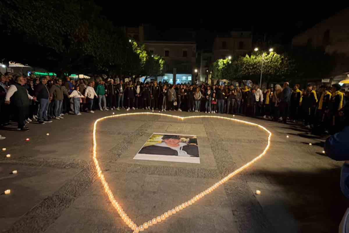 Una fiaccolata per ricordare Gabriele Vaccaro: Favara e Pavia unite in un grande abbraccio