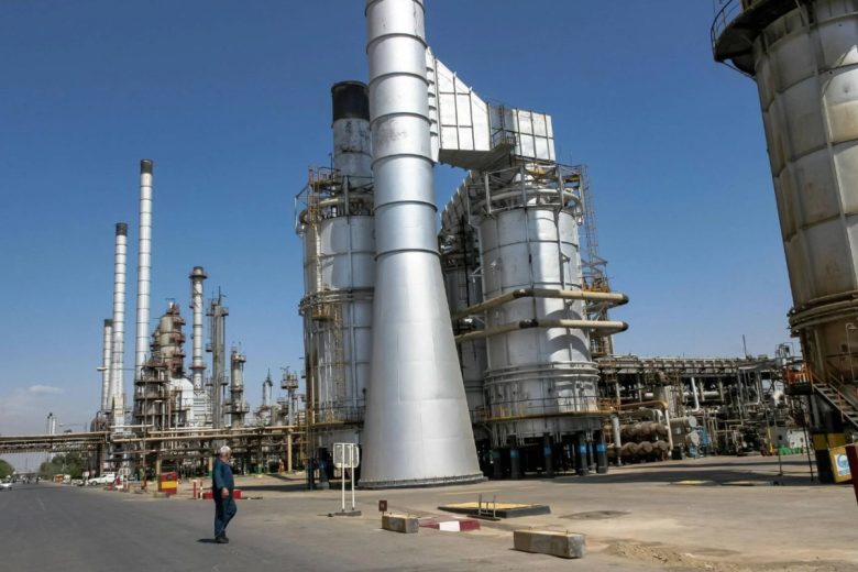 Iran, l’allarme della Lea sulle scorte di petrolio: “Stanno diminuendo molto rapidamente”