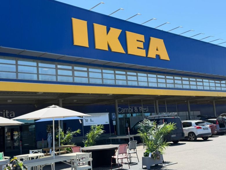 Catania, paura ad Ikea: spruzzato spray al peperoncino, scatta l’evacuazione. L’azienda: “Riapertura in sicurezza”
