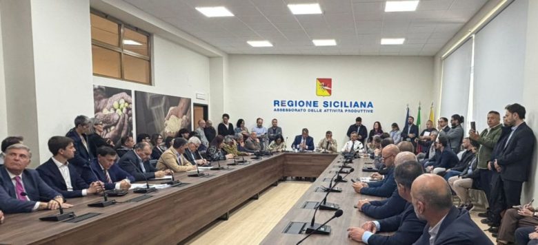 Attività produttive, presentati quattro nuovi bandi su sviluppo, imprese e innovazione: “Sosteniamo e attraiamo”