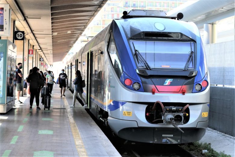 Guasto elettrico sulla linea ferroviaria Palermo Centrale-Aeroporto, treni fermi e gravi disagi per i passeggeri