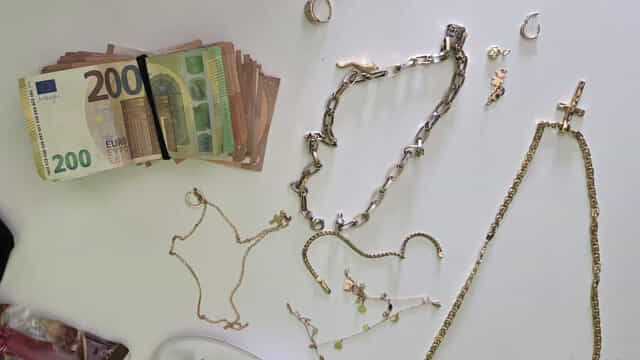 Furto “in casa”: apre la cassaforte del padre e scappa coi soldi, arrestato minorenne