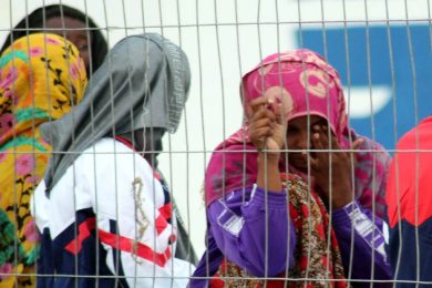 Altra tragedia di migranti in mare, 18 vittime nell’Egeo: 37 morti in 24 ore. Si cercano tre dispersi vicino Lampedusa