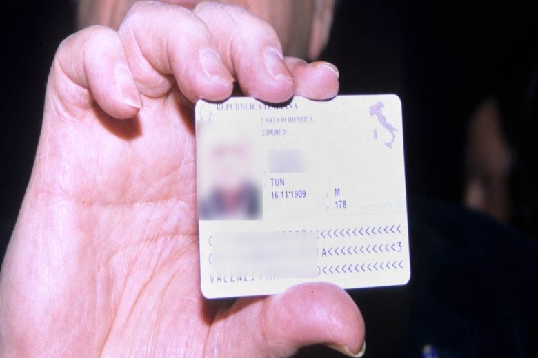 Addio al documento cartaceo, servirà la nuova carta d’identità elettronica: ecco come richiederla
