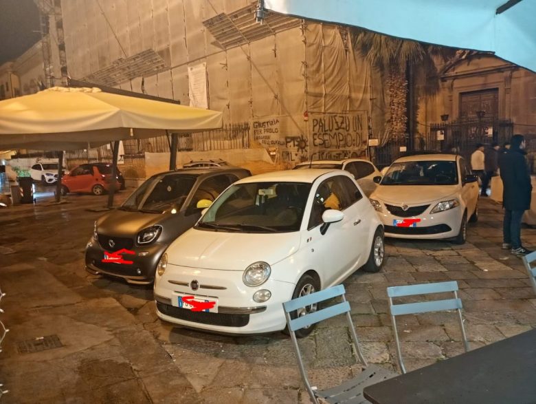 L’isola pedonale a piazza Olivella a Palermo, i ristoratori: “Stanchi delle violazioni”