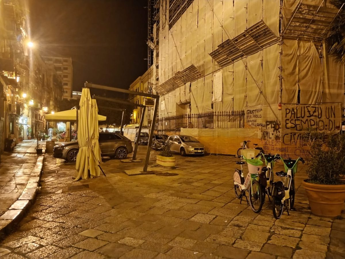 L’isola pedonale a piazza Olivella a Palermo, i ristoratori: “Stanchi delle violazioni”
