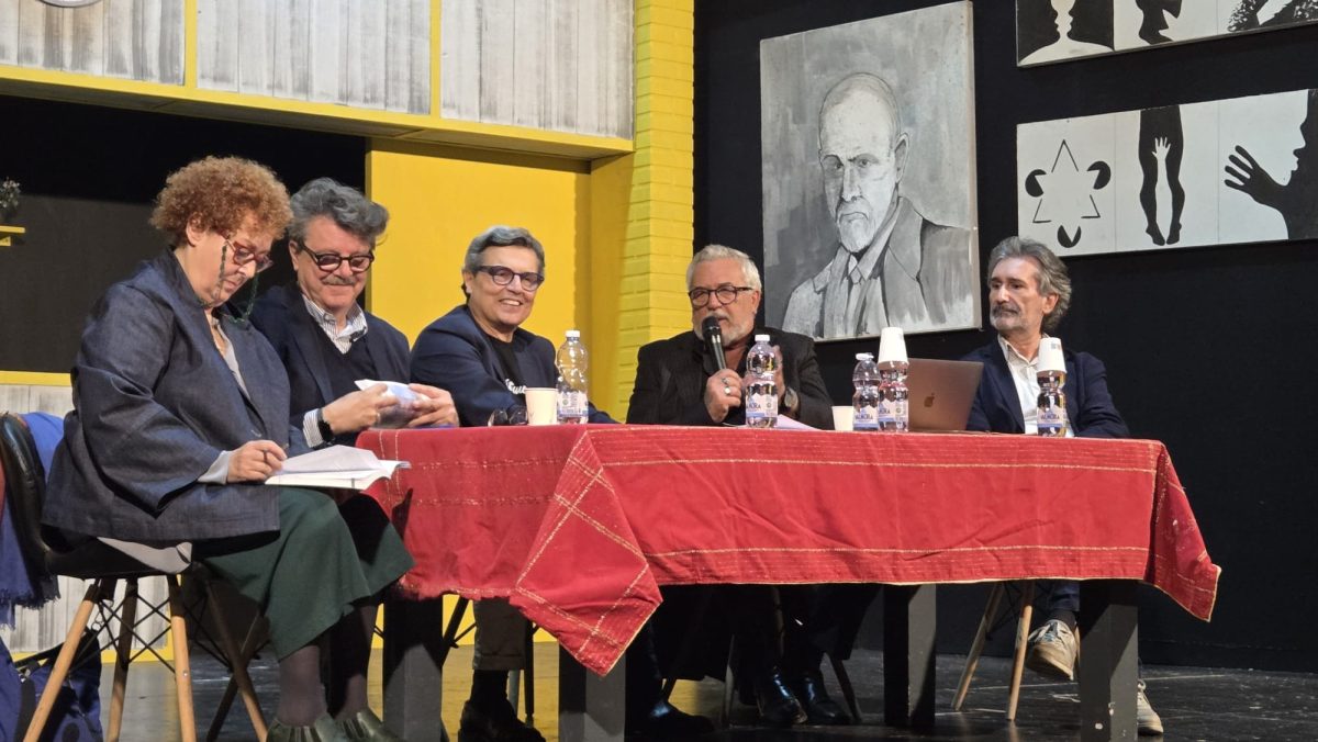 Il libro di Croce tra i fasti della televisione e l’arresto per quattro piantine di marijuana Il libro di Croce tra i fasti della televisione e l’arresto per quattro piantine di marijuana