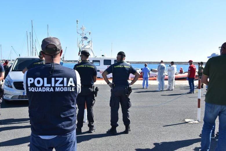 Immigrazione clandestina, fermati due presunti scafisti egiziani a Pozzallo