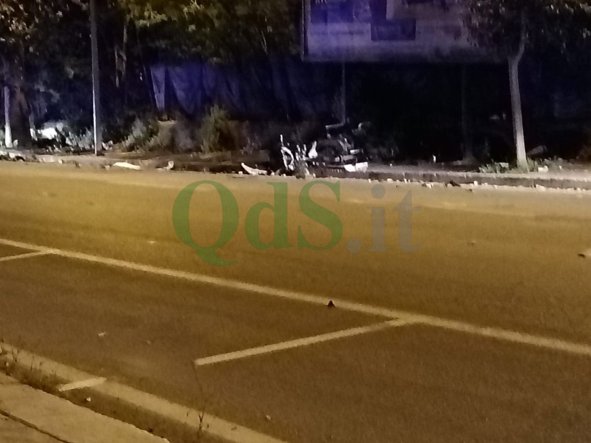 Grave incidente in via Pitré a Palermo, scontro tra auto e moto: 40enne in condizioni critiche