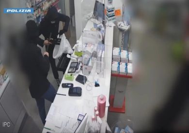 Violenza e rapine a Palermo, arrestato il componente della banda di rapinatori degli esercizi commerciali