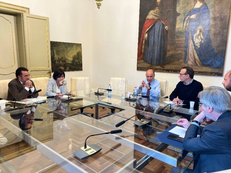 Sicilia, riunione sul caro carburanti: si studiano soluzioni per le spese di trasporto merce