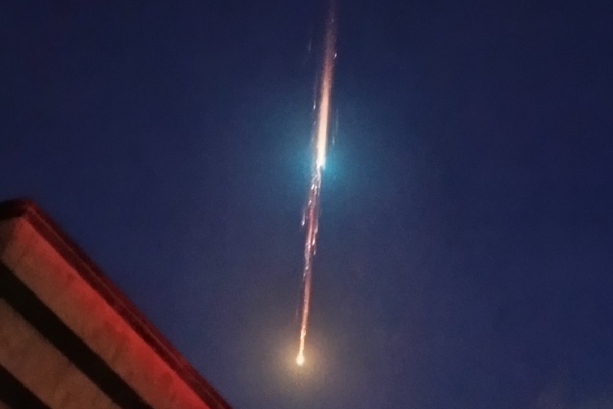 Il giallo della scia luminosa sui cieli di Sicilia e Campania: ecco cosa è successo