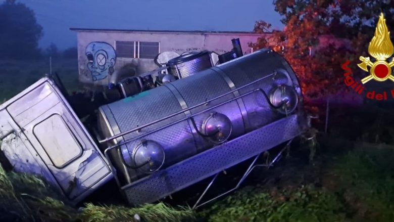 Terribile scontro all’alba tra auto e furgone, tre morti