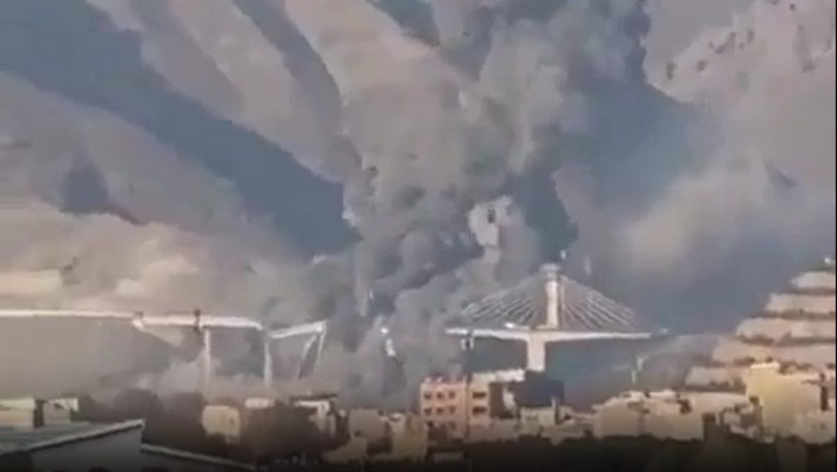 VIDEO | Crolla il più grande ponte iraniano, l’ultimatum di Donald Trump
