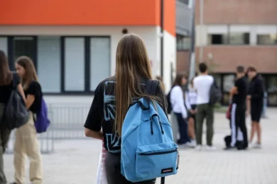 Paura alla scuola Maria Adelaide di Palermo, cadono calcinacci: feriti studentesse e insegnante