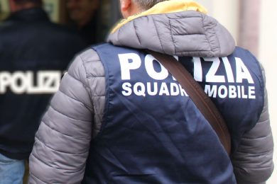 Rapina alla tabaccheria di via San Domenico a Caltanissetta, due arresti
