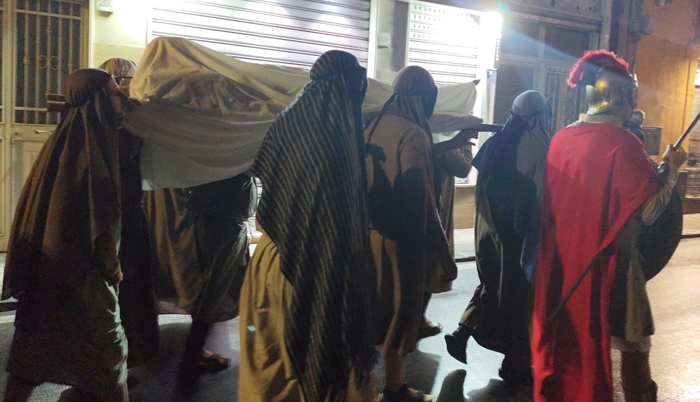 FOTO | Via Crucis vivente, un percorso di emozione, dolore e fede: la terza edizione a San Pietro Clarenza